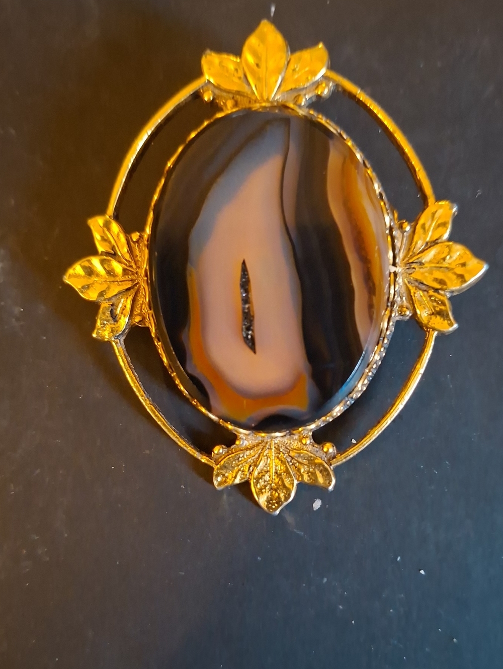 1940 / 50s Gold Tone Banded Agate Brooch / Pendant